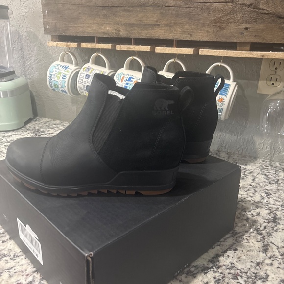 Sorel Black Ankle Boots - Picture 2 of 7